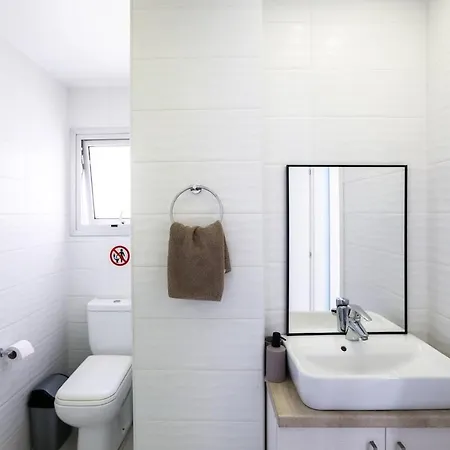 Apartament Spacious 1-bedroom Flat 3 Minutes From The Beach! Larnaca