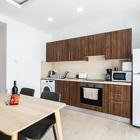 Spacious 1-bedroom Flat 3 Minutes From The Beach! Apartament Larnaca