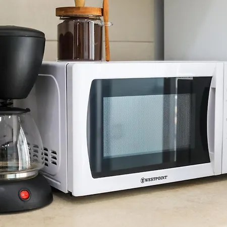 Spacious 1-bedroom Flat 3 Minutes From The Beach!