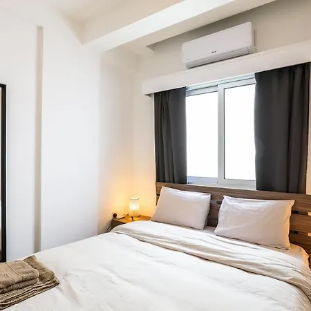 Spacious 1-bedroom Flat 3 Minutes From The Beach! Apartman