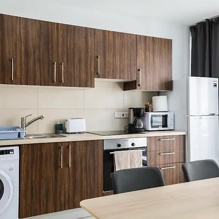 Spacious 1-bedroom Flat 3 Minutes From The Beach! Apartman *