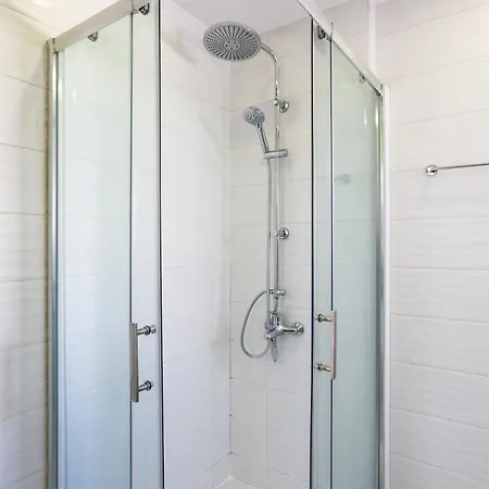 Spacious 1-bedroom Flat 3 Minutes From The Beach! Apartman *